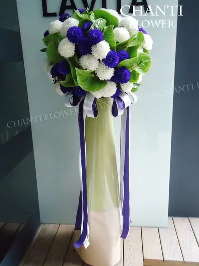NT$3500
1.商品編號： E-001
2.內容：牡丹菊、火鶴。
3.商品尺寸：40 x40 x(H)170
